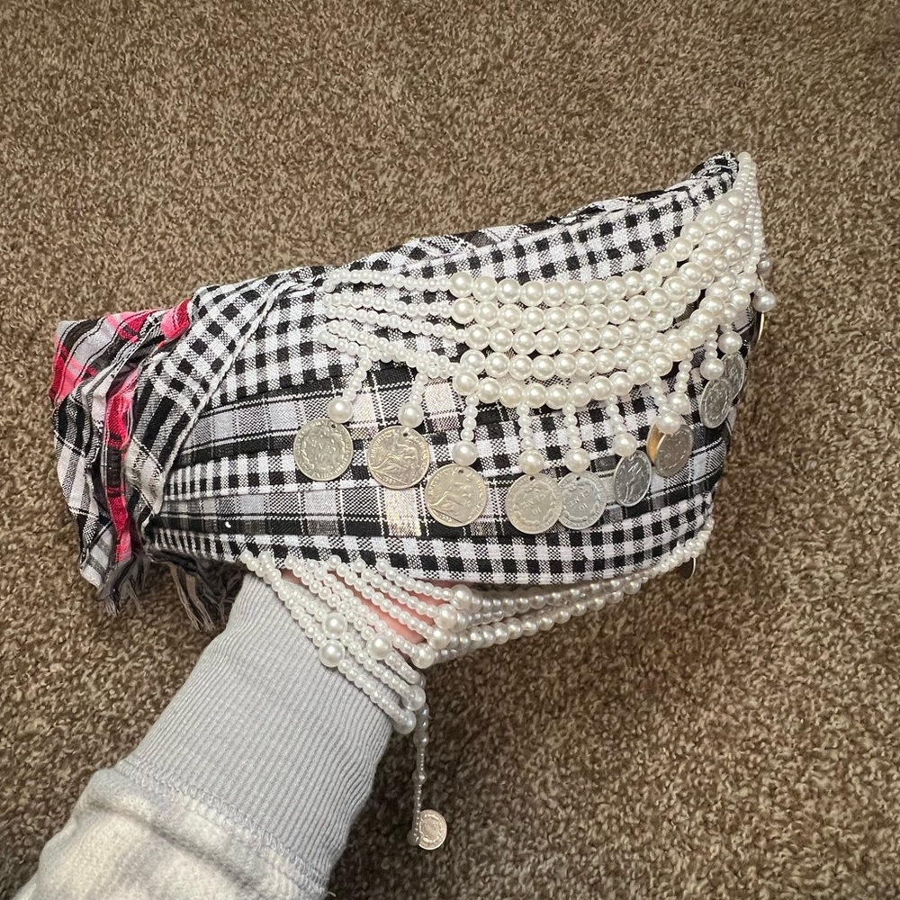 Siv ceeb hat size 22 with pink tail!